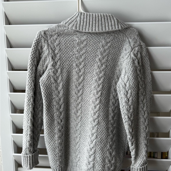 Assorted Sweaters and Jackets Collection - Picture 7 of 14